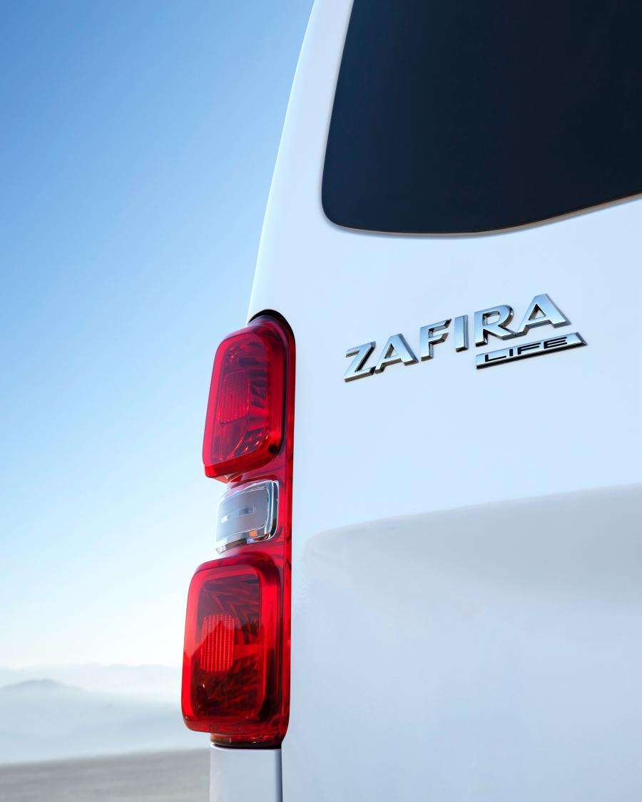 Логотип Opel Zafira Life Medium 2019 года  (фото 4 из 18)